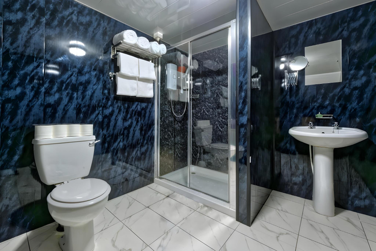 Bathroom, The Grainger Hotel, Newcastle upon Tyne