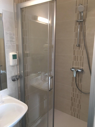 Bathroom 5, Le Progrès, Maine-et-Loire