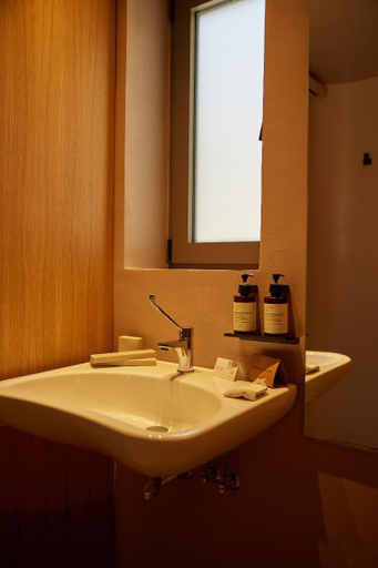 Bathroom 5, Sun Aeriko, South Aegean