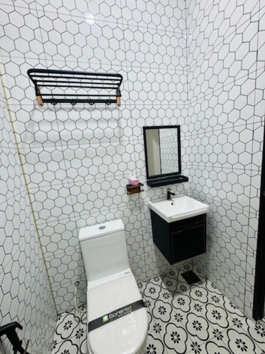 Bathroom 3, Beach Cottage Homestay Kemaman - Berado D Pampass, Kemaman