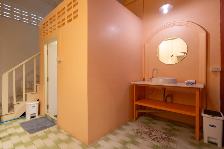 Bathroom 4, Siam Twin Charoenkrung, Khlong San