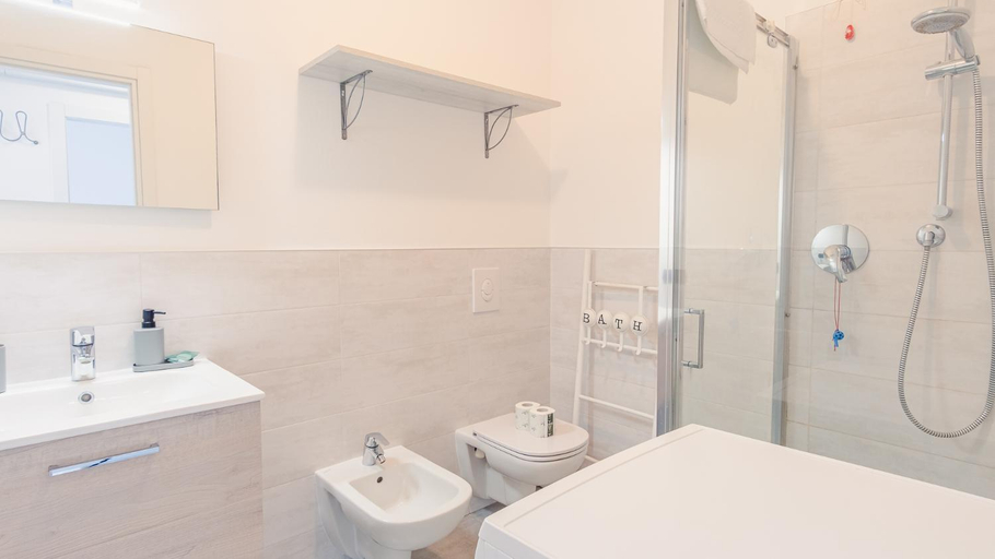Bathroom 3, Fior di Loto - Italian Homing, Brescia