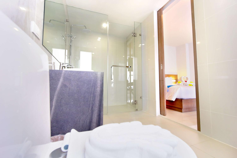 Bathroom 5, Phoenix Hotel Karon Beach, Phuket Island