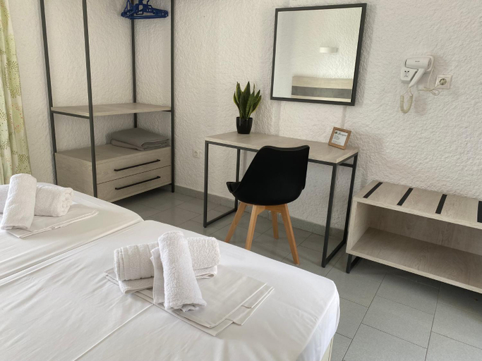 Bedroom 3, Georgina, Attica