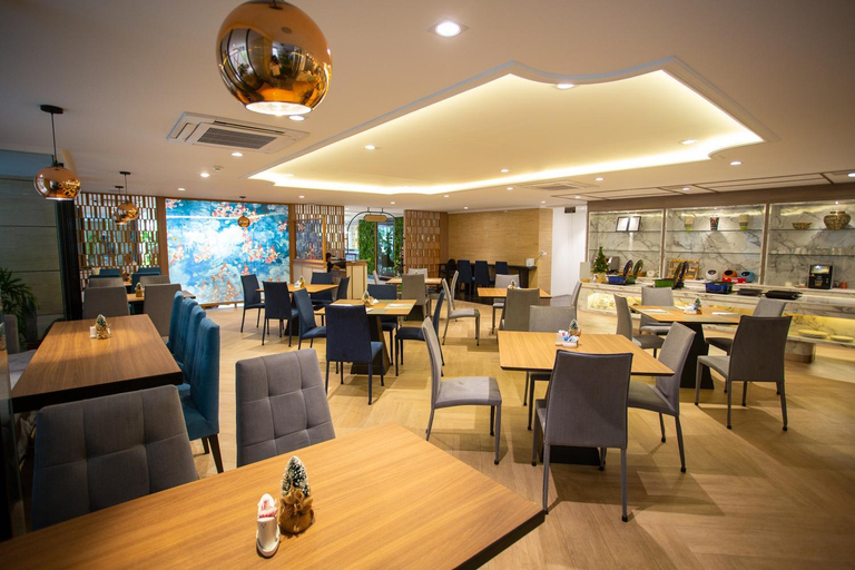 Food & Drinks 5, Club Mahindra Mac Boutique Hotel, Wattana