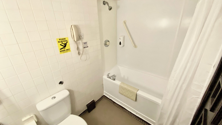 Bathroom 5, Europa Gatwick Hotel, West Sussex