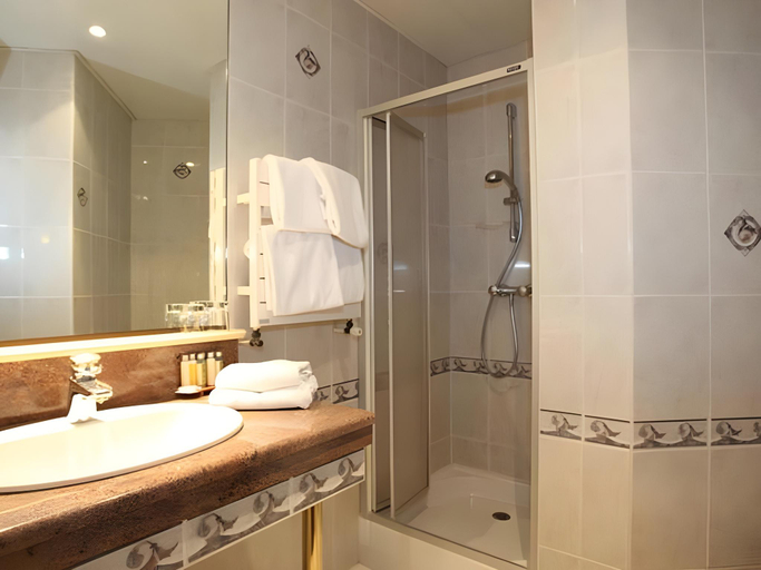 Bathroom 4, Hôtel Marguerite, Côtes-d'Armor