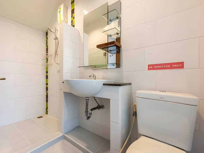 Bathroom 3, The Spring, Prawet