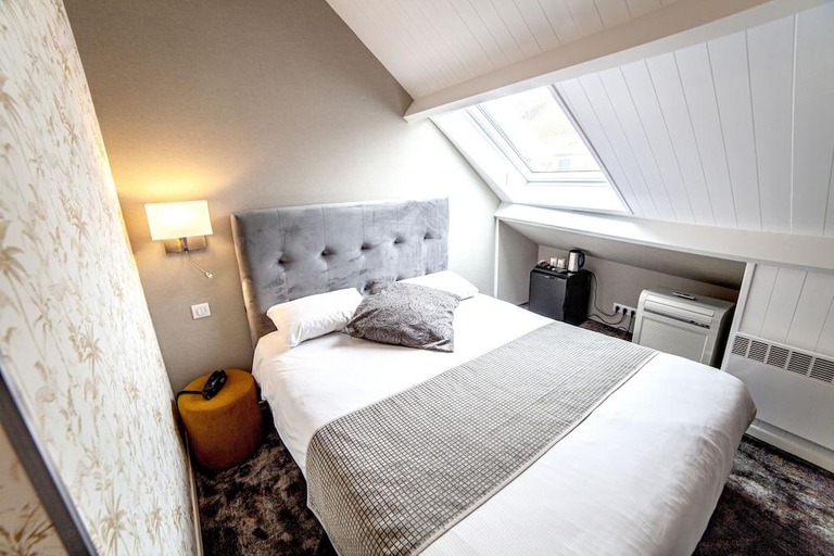 Bedroom 3, Logis Hotel & Restaurant - Les Hauts de Montreuil, Pas-de-Calais