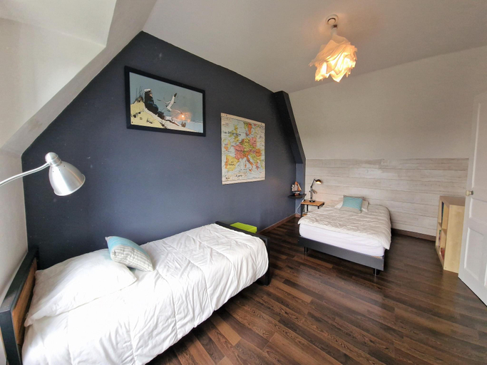 Bedroom 2, Holiday Home in Plougasnou near Sandy Beach, Finistère