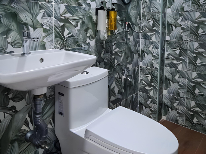 Bathroom 4, Donmueang Station Hotel, Don Muang