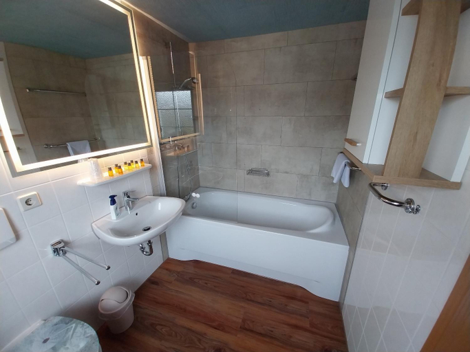 Bathroom 5, Landhotel Waldschloßchen mit Gaststube, Bautzen