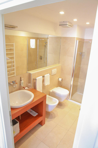 Others 5, Locanda Mezzosale, Treviso