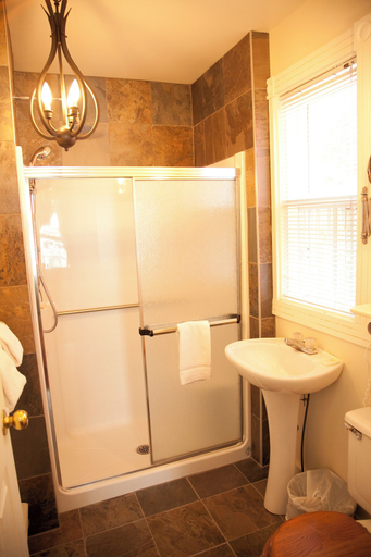 Bathroom 4, Auberge de La Tour du Lac, Les Laurentides