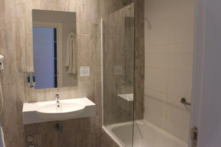 Bathroom 3, Resort Spa Termal Dolores, Dolores