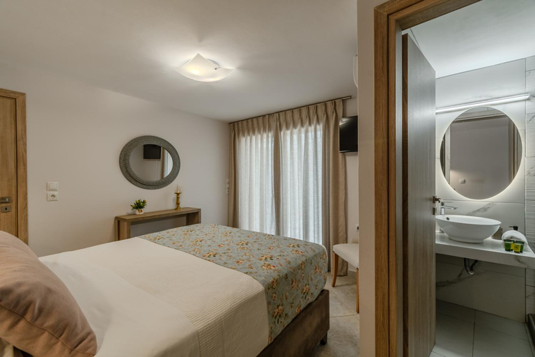 Bedroom 2, Casa Kastella, private jacuzzi & BBQ facilities!, Crete