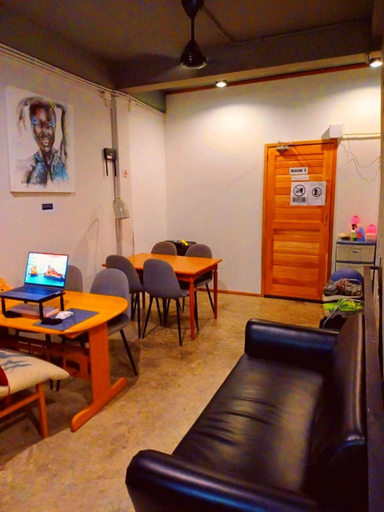 Food & Drinks 4, Amsterdamned, Phra Khanong