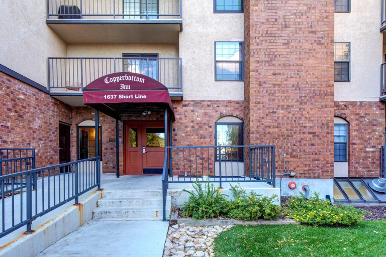 Exterior & Views 2, Copperbottom Inn by KBM, Summit