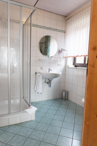 Bathroom, Landgasthof Schwarzer Adler GbR, Ansbach