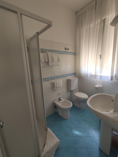 Bathroom 4, Hotel Imperia, Livorno