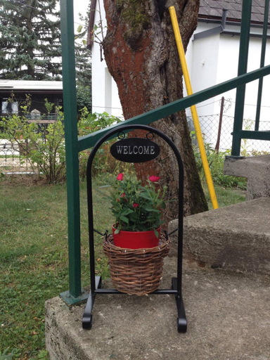 Garden 5, Charming Vienna Retreat with Garden Metro Access, Wien