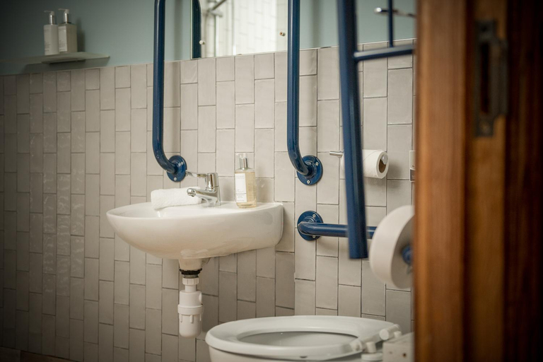 Bathroom 3, The Royal Heysham, Lancashire