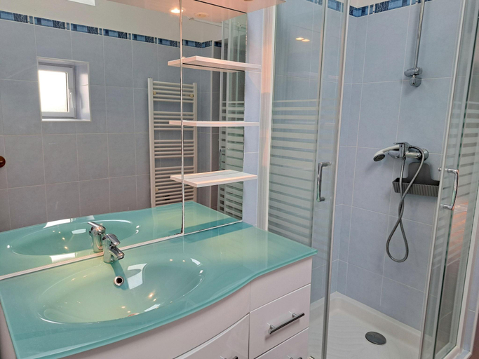 Bathroom 3, Stone House in Cleder near Sandy Beach, Finistère