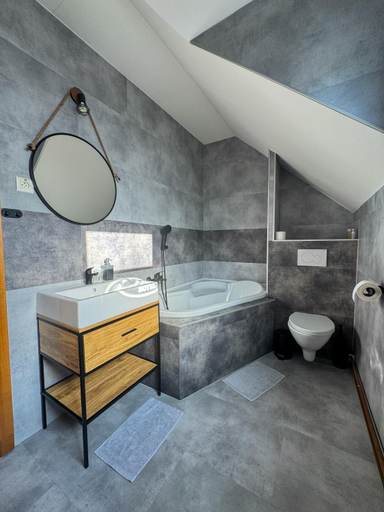 Bathroom 3, Hotel Barbakan, Trnava