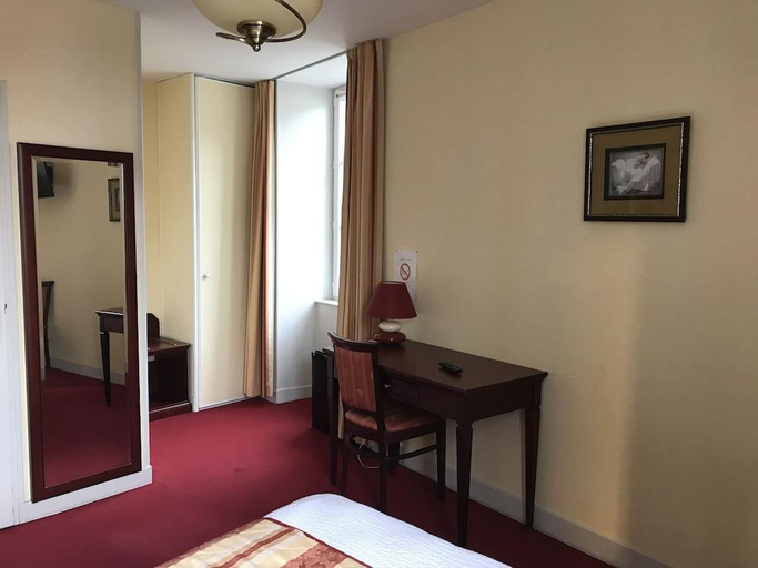 Bedroom 4, Logis hotel Saint-Joseph, Cher