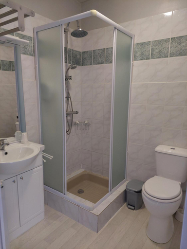 Bathroom 3, Le Mareuillais Hotel-Restaurant, Vendée