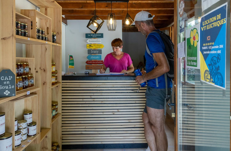 Public Area, TENTE Lodge FERME CARRIQUE, Pyrénées-Atlantiques