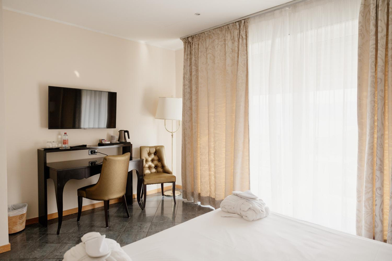 Bedroom 3, Grand Hotel Mediterranee, Savona