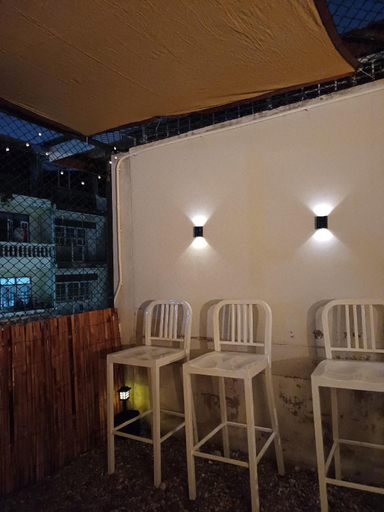 Others 5, Amsterdamned, Phra Khanong