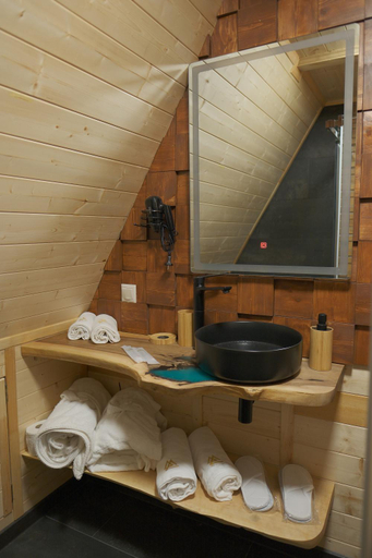 Bathroom 4, In clouds resort