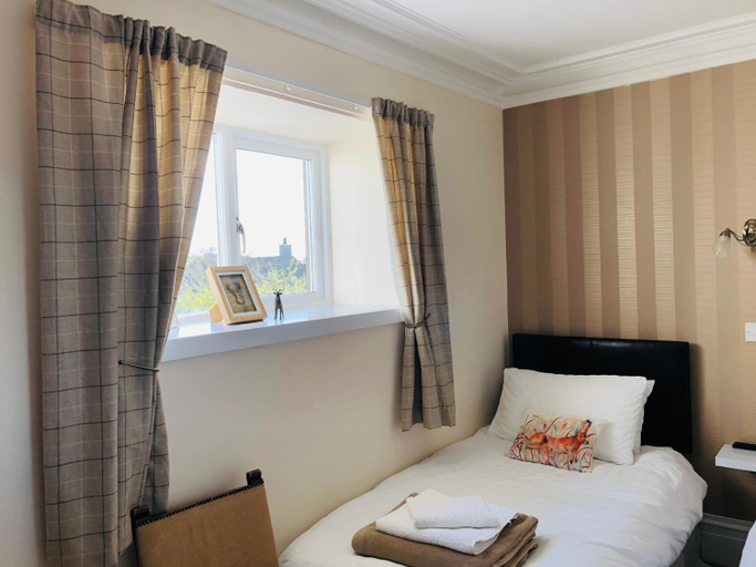 Bedroom 2, The Aberdeen Arms Hotel, Aberdeenshire