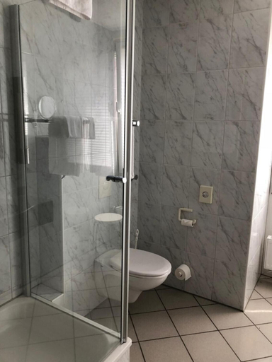 Bathroom 3, AKZENT Hotel Albert, Recklinghausen