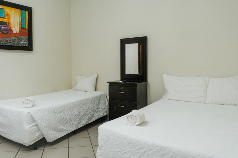 Bedroom 2, Papaya Lodge, Tamanique
