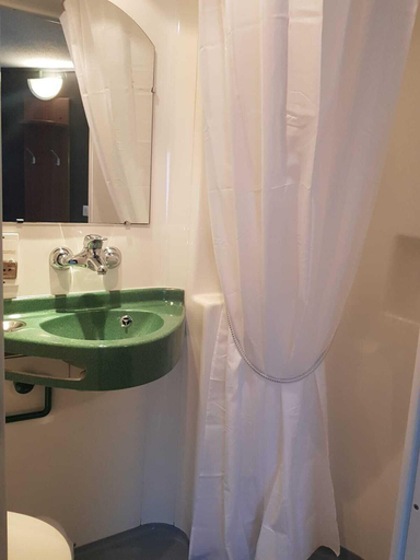 Bathroom 5, Kyriad Direct Rouen Sud - Val de Reuil, Eure