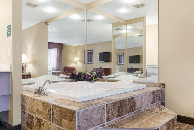 Bathroom, Quality inn Bemidji, Beltrami