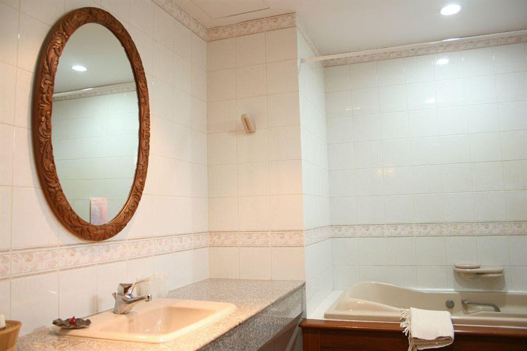 Bathroom 4, Napa Place Boutique Hotel, Khlong Toey