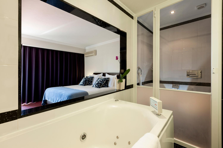 Bathroom 5, Carcavelos Beach Hotel, Cascais