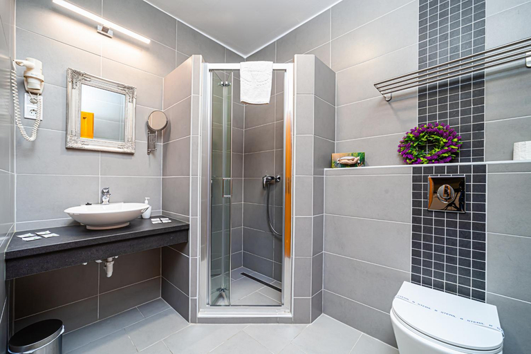 Bathroom 4, Rigotanya Relax & Wellness Panzio Bukfurdo, Csepreg
