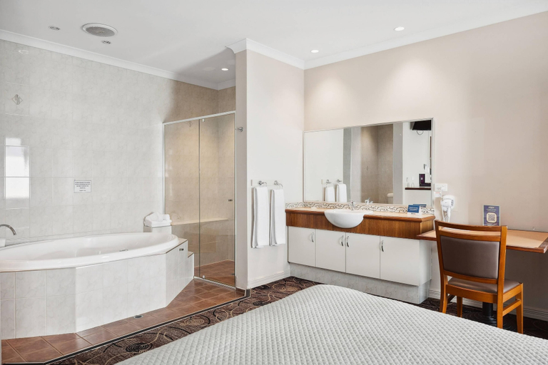 Bathroom 5, Quality Hotel Bayswater, Perth