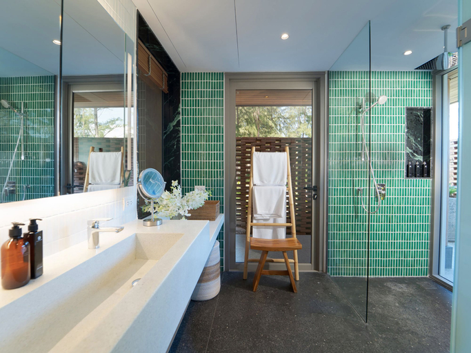 Bathroom 3, The Pines, Takua Thung