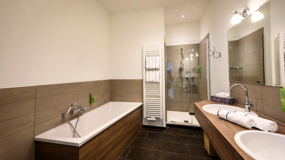 Bathroom 5, Schloss mit Park Kaarz, Ludwigslust-Parchim