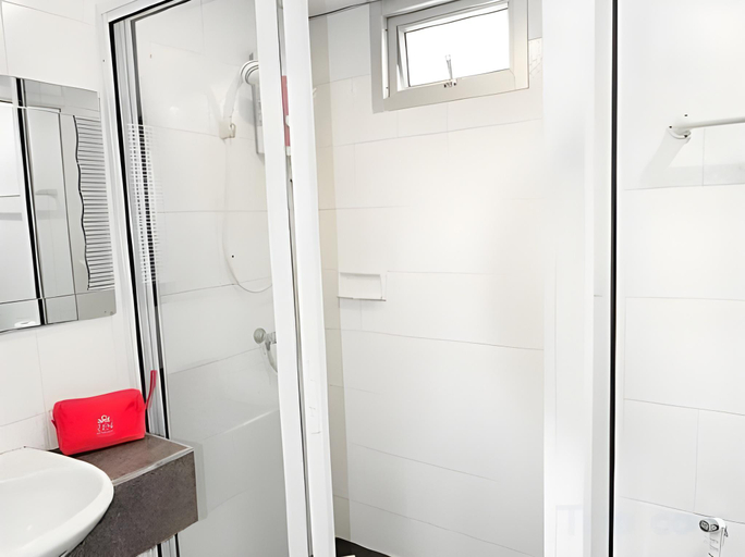 Bathroom 4, Aryan Suites Hotel, Din Dang