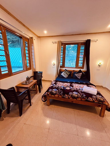 Room 3, Skyard Hostel & Homestay (Harsil Valley), Uttarkashi