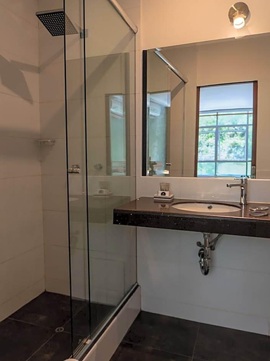 Bathroom 4, Hotel Ferre Machu Picchu, Urubamba