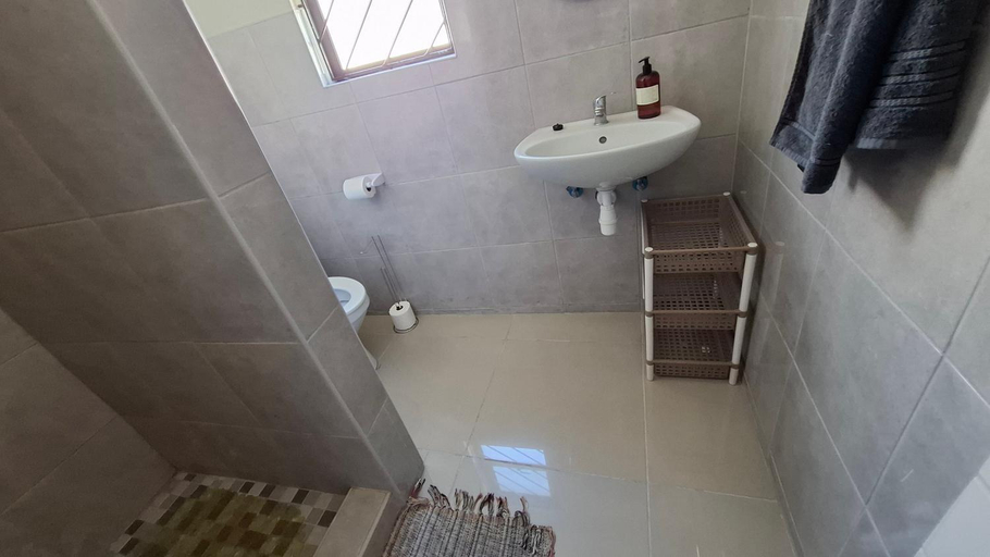 Bathroom, Talitha's Self Catering, Walvisbay Urban