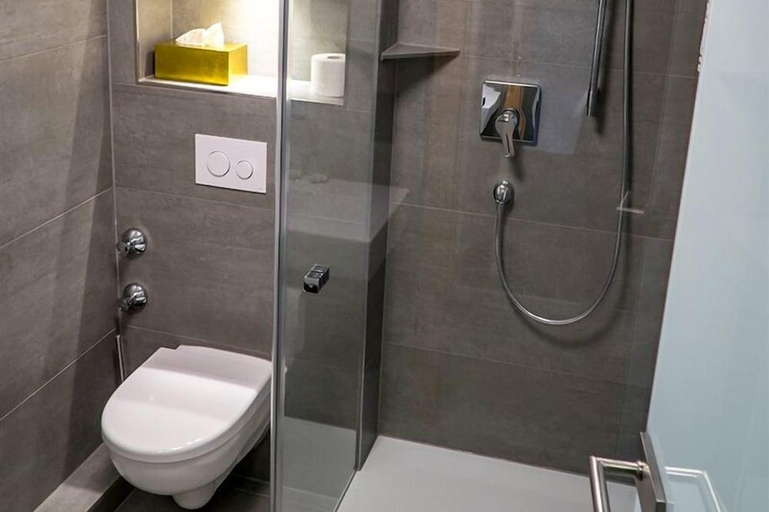 Bathroom 3, Gasthaus Zur Krone, Miltenberg